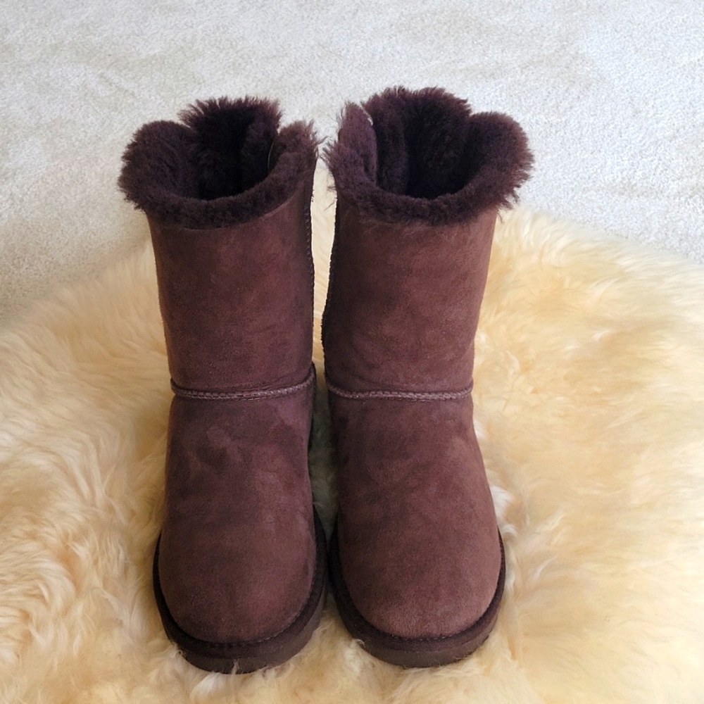 Ugg boots Bailey bow.  Ladies size 9. Brown. Pre-owned.